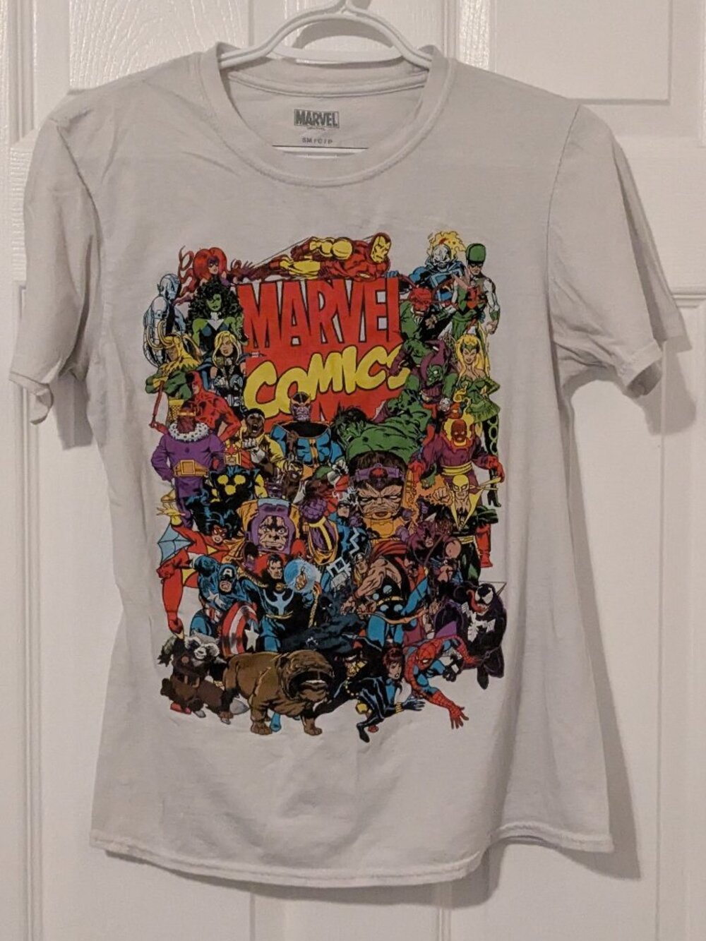 Marvel Comics unisex 'Heroes Group Shot' tee size small